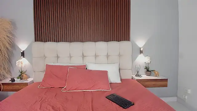 sofi potter  online show from 02-09-26, 08:40