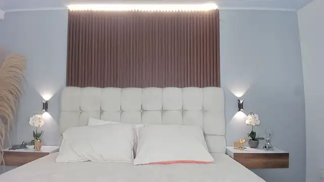 sofi potter  online show from 04-09-26, 11:11