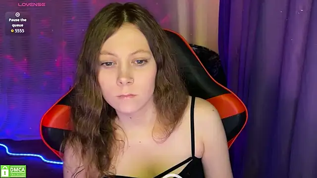 Snapshot of Natural_babe666 chatting on 06-08-26, 01:00 Natural babe666 online show from 06-08-26, 01:00