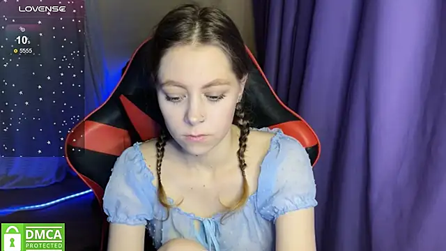 Snapshot of Natural_babe666 chatting on 10-13-25, 06:04 Natural babe666 online show from 10-13-25, 06:04