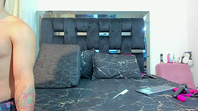 Snapshot of AnderAndMartina chatting on 09-23-25, 10:06 AnderAndMartina online show from 09-23-25, 10:06