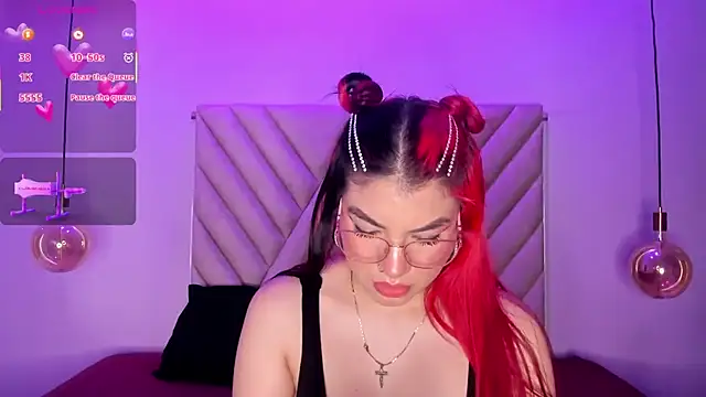 EmmaSwift  online show from 10-25-25, 02:55