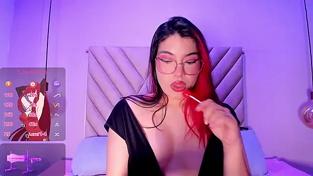 Snapshot of EmmaSwift_ chatting on 06-16-26, 12:32 EmmaSwift online show from 06-16-26, 12:32