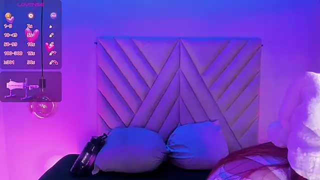 EmmaSwift  online show from 12-15-25, 03:01