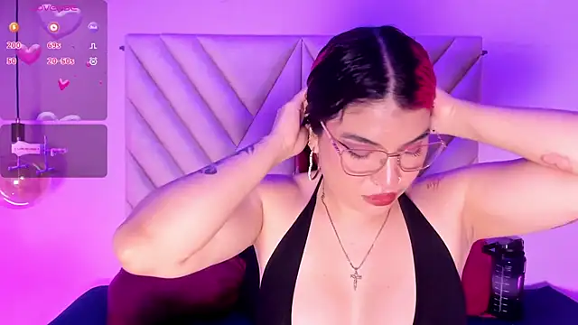 EmmaSwift  online show from 02-06-26, 02:07