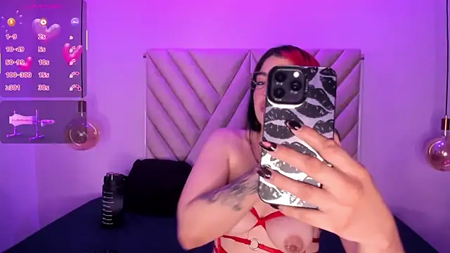 EmmaSwift  online show from 11-22-25, 02:54