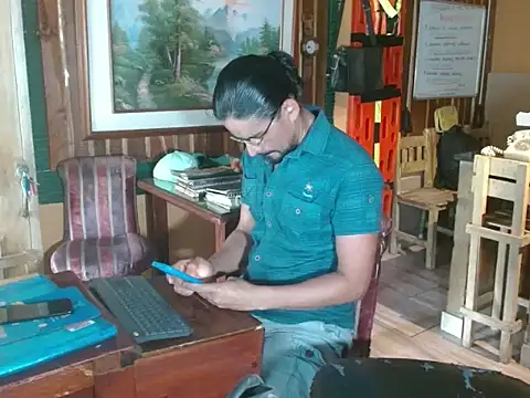 Snapshot of Dr_Pocholate84 chatting on 05-19-26, 08:05 Dr Pocholate84 online show from 05-19-26, 08:05