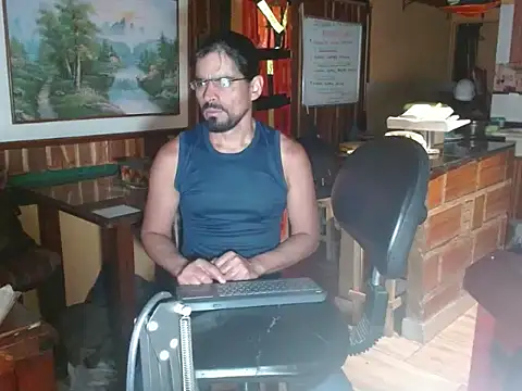 Snapshot of Dr_Pocholate84 chatting on 05-15-26, 11:47 Dr Pocholate84 online show from 05-15-26, 11:47