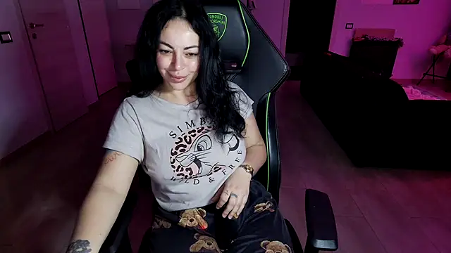 Snapshot of Chloe_Ricci chatting on 03-21-25, 05:11 Chloe Ricci online show from 03-21-25, 05:11