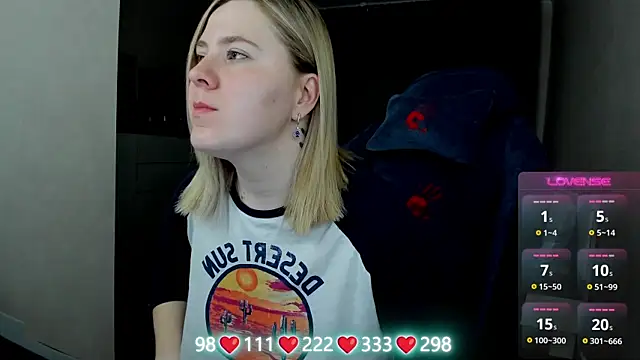Snapshot of Olivia_Munk chatting on 05-01-26, 04:17 Olivia Munk online show from 05-01-26, 04:17