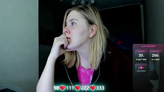 Snapshot of Olivia_Munk chatting on 05-31-26, 04:07 Olivia Munk online show from 05-31-26, 04:07