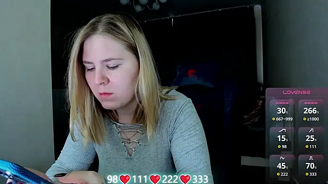 Snapshot of Olivia_Munk chatting on 06-21-26, 04:07 Olivia Munk online show from 06-21-26, 04:07