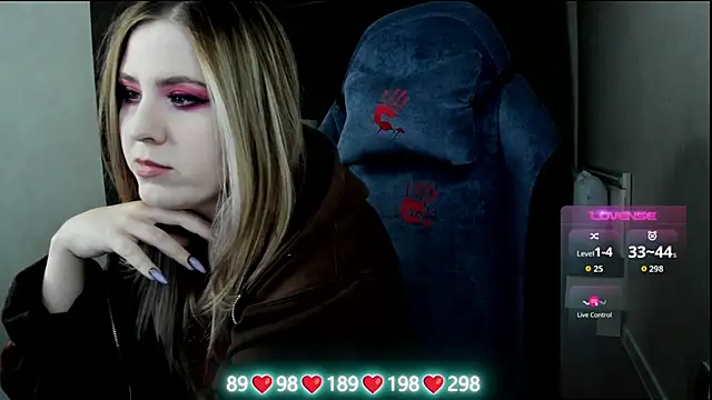 Olivia Munk online show from 12-05-25, 04:55