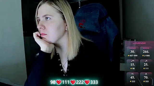 Snapshot of Olivia_Munk chatting on 05-21-26, 03:59 Olivia Munk online show from 05-21-26, 03:59