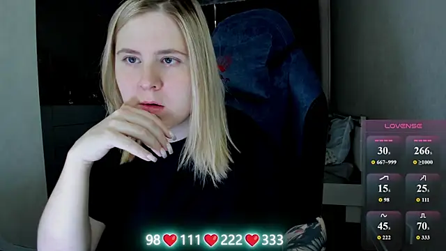Snapshot of Olivia_Munk chatting on 05-19-26, 03:46 Olivia Munk online show from 05-19-26, 03:46