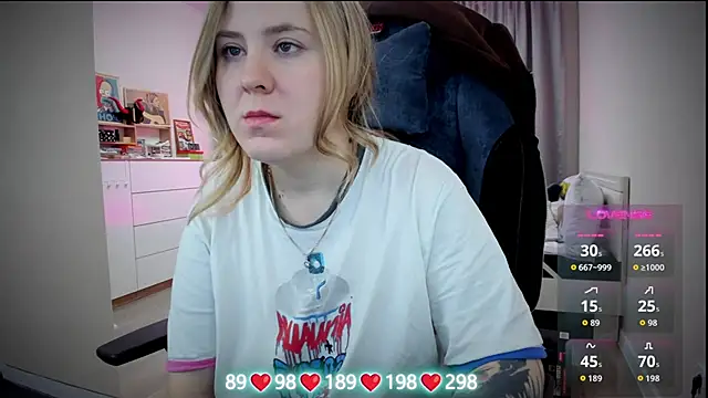 Olivia Munk online show from 11-26-25, 03:50