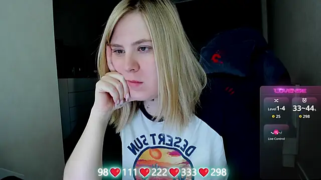 Snapshot of Olivia_Munk chatting on 04-28-26, 03:55 Olivia Munk online show from 04-28-26, 03:55