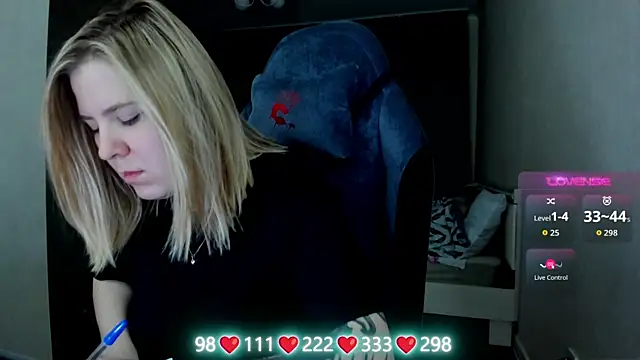 Snapshot of Olivia_Munk chatting on 04-26-26, 03:48 Olivia Munk online show from 04-26-26, 03:48