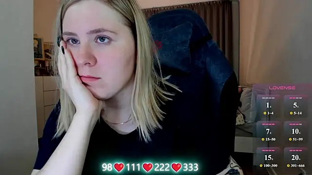 Snapshot of Olivia_Munk chatting on 05-24-26, 04:34 Olivia Munk online show from 05-24-26, 04:34