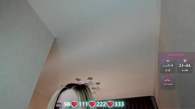 Snapshot of Olivia_Munk chatting on 05-27-26, 04:09 Olivia Munk online show from 05-27-26, 04:09