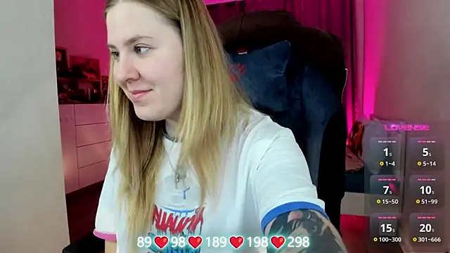 Olivia Munk online show from 12-23-25, 04:01