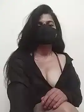 Snapshot of Shuttii_25 chatting on 02-14-25, 05:57 Shuttii 25 online show from 02-14-25, 05:57