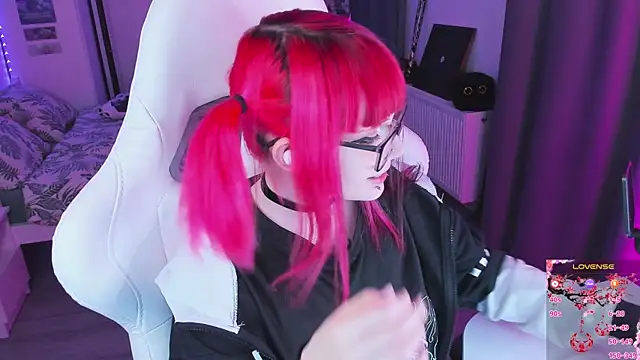 Snapshot of Yumi_Youkai chatting on 10-27-25, 07:15 Yumi Youkai online show from 10-27-25, 07:15