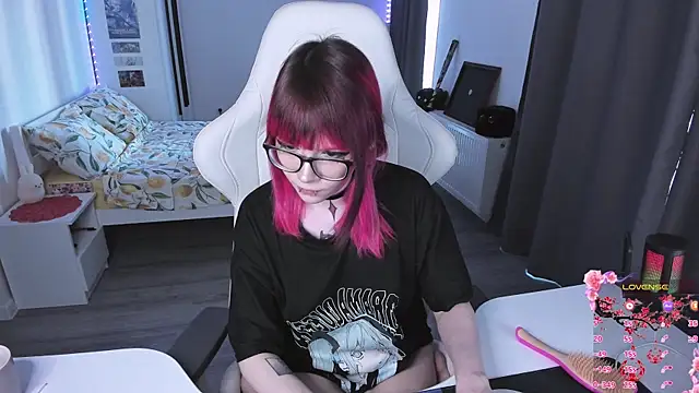 Snapshot of Yumi_Youkai chatting on 06-08-26, 02:06 Yumi Youkai online show from 06-08-26, 02:06