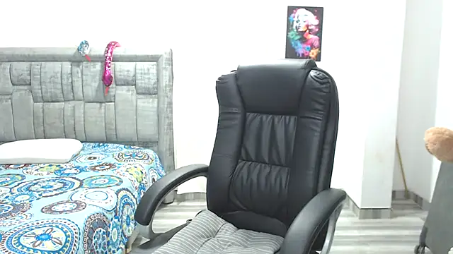 LAURA CRAIZY online show from 09-10-25, 02:32