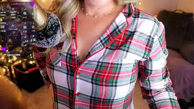 Snapshot of lovejulietxo chatting on 12-28-24, 12:13 lovejulietxo online show from 12-28-24, 12:13