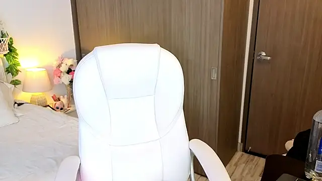 KiimTyler  online show from 05-25-26, 12:21