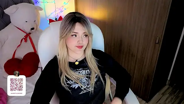 KiimTyler  online show from 12-18-25, 01:11