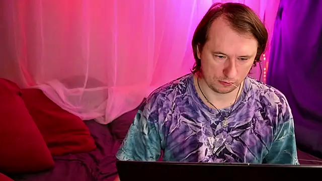 Claudia and elon  online show from 10-04-25, 02:24