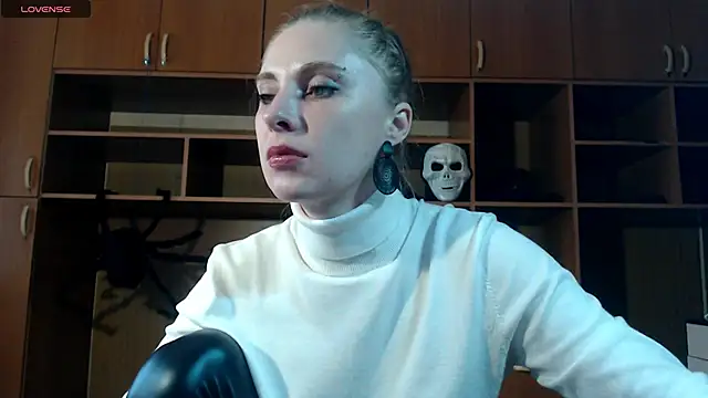 Snapshot of Aqualen chatting on 11-08-25, 10:41 Aqualen online show from 11-08-25, 10:41