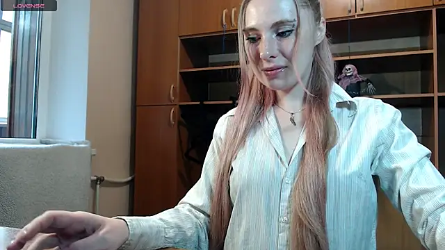 Snapshot of Aqualen chatting on 10-20-25, 08:04 Aqualen online show from 10-20-25, 08:04