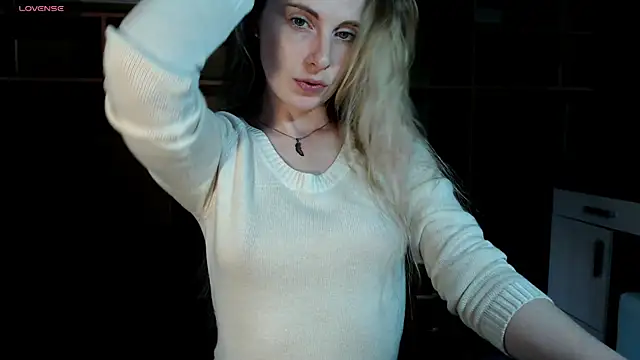 Snapshot of Aqualen chatting on 10-08-25, 12:39 Aqualen online show from 10-08-25, 12:39