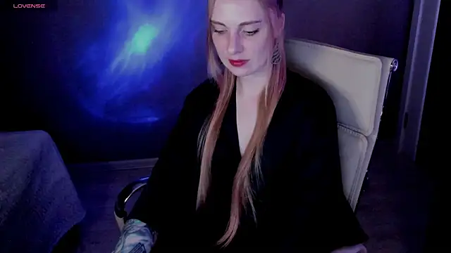 Snapshot of Aqualen chatting on 11-10-25, 07:19 Aqualen online show from 11-10-25, 07:19