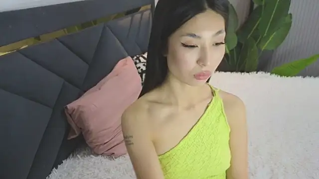 TrishaRey online show from 11-07-25, 05:45