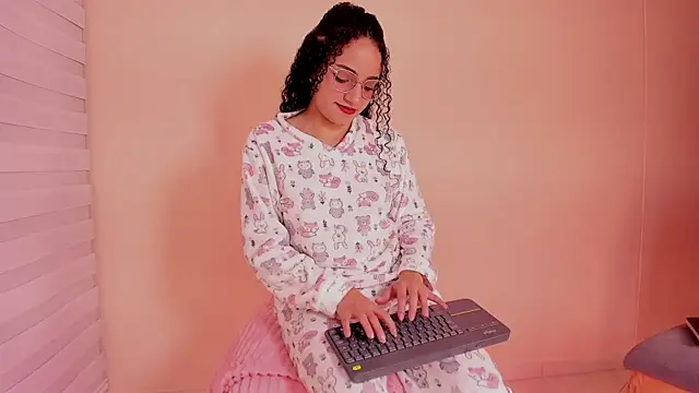 DAHLIA BROWNIE online show from 11-08-25, 07:23