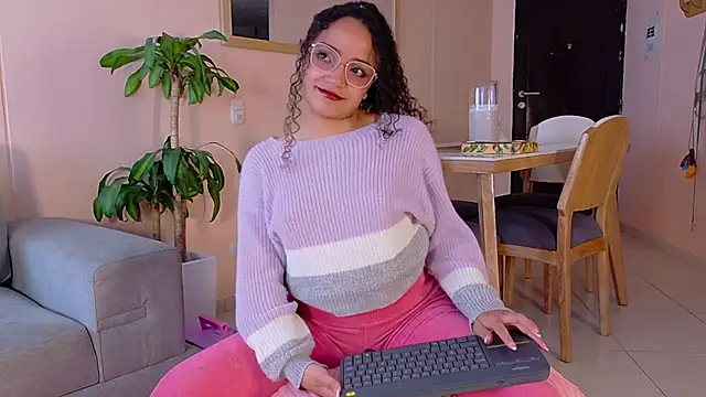 DAHLIA BROWNIE online show from 04-23-26, 08:43