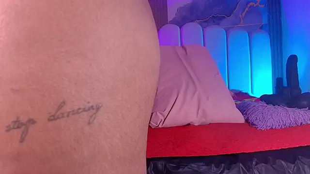 jones maddy  online show from 02-25-26, 11:54