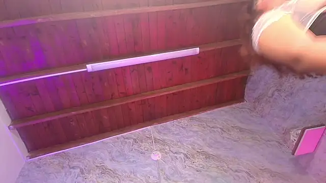 jones maddy  online show from 10-30-25, 12:03