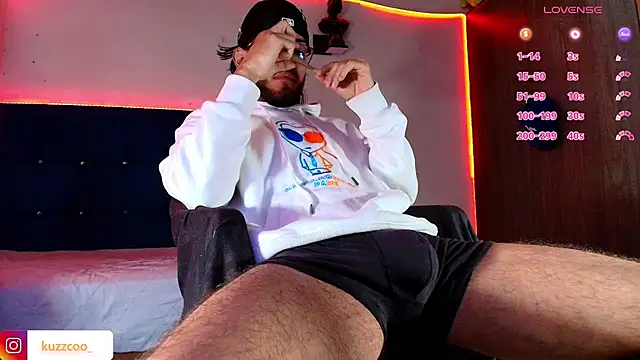 kuzzcoo online show from 10-18-25, 02:08