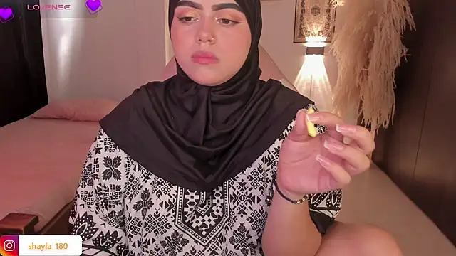 shayla 18 online show from 11-22-25, 07:35