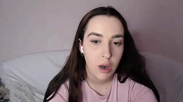 Snapshot of vitalina_freedom chatting on 03-22-25, 02:14 vitalina freedom online show from 03-22-25, 02:14