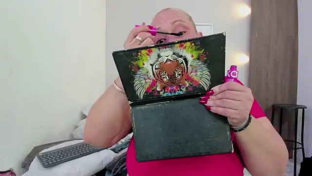 Cheryl JONES online show from 10-12-25, 08:26