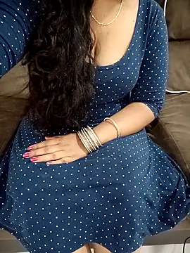 Mounika25 online show from 11-18-25, 11:57