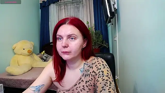 Snapshot of NikaLee chatting on 12-20-24, 06:19 NikaLee online show from 12-20-24, 06:19
