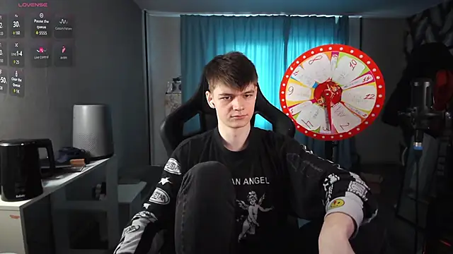 Snapshot of dantebigboi300 chatting on 10-13-25, 08:38 dantebigboi300 online show from 10-13-25, 08:38