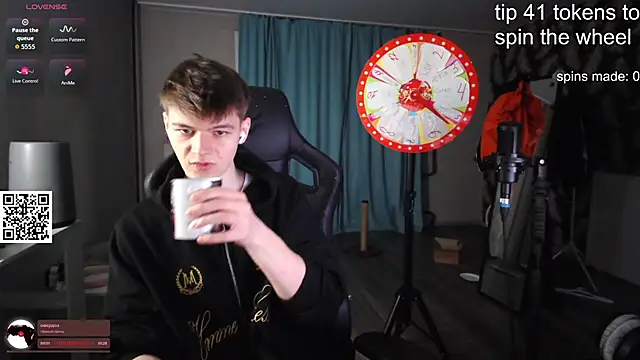 Snapshot of dantebigboi300 chatting on 10-12-25, 01:34 dantebigboi300 online show from 10-12-25, 01:34